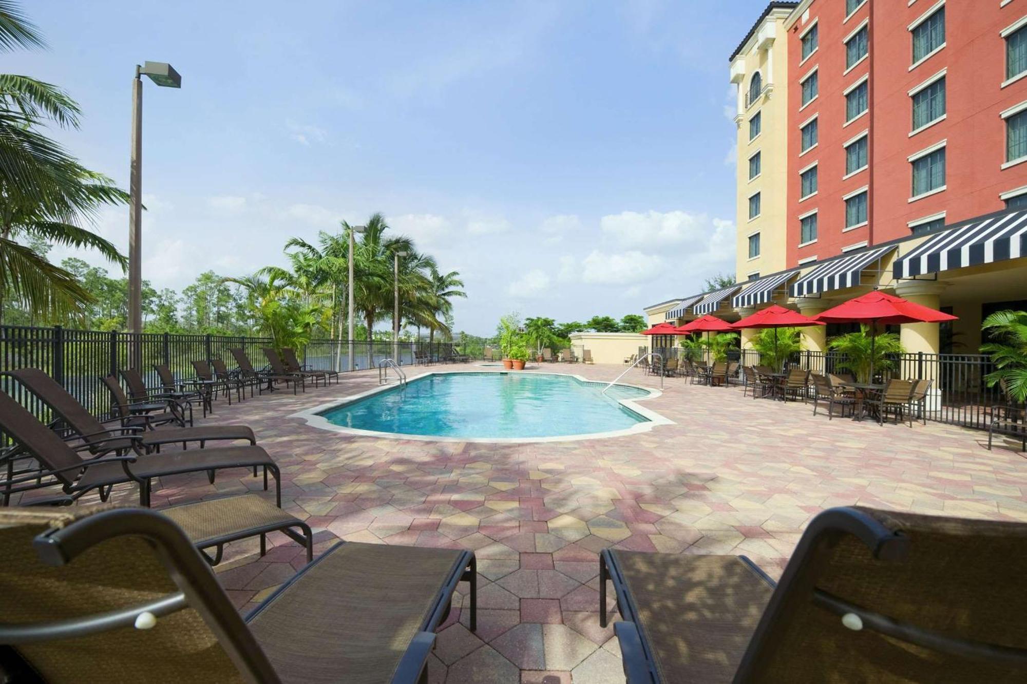 Embassy Suites Fort Myers - Estero Dış mekan fotoğraf